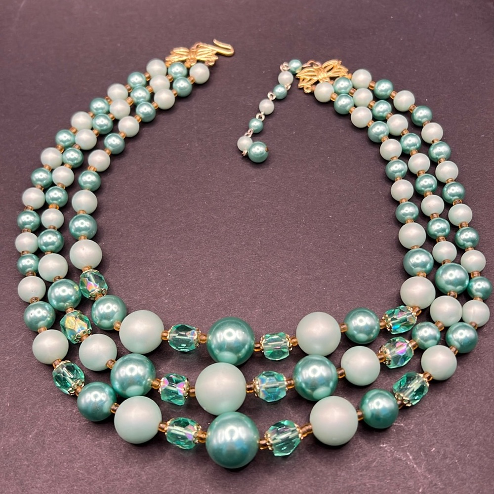 Vintage Japan faux pearl necklace